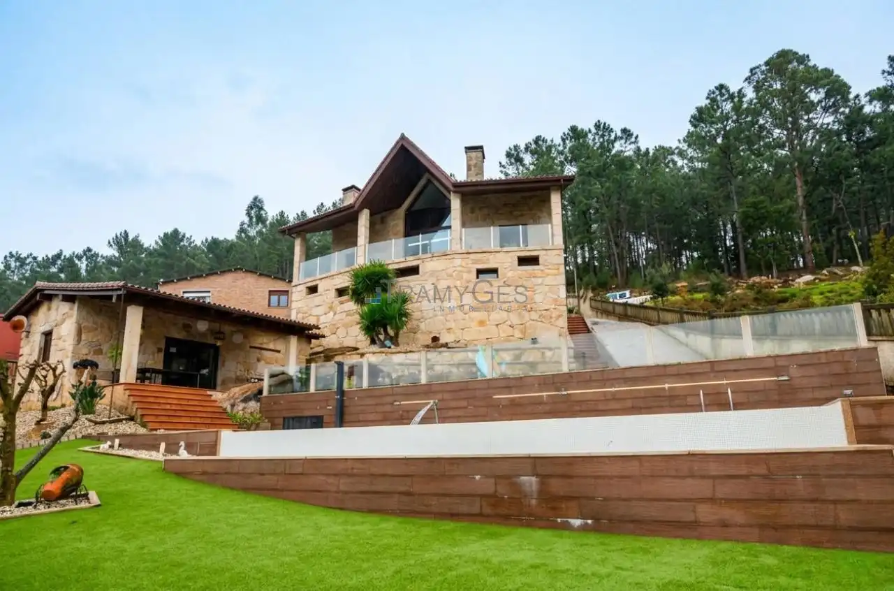 Vista exterior de Casa o chalet en venta en Tui con Calefacción, Jardín privado y Terraza
