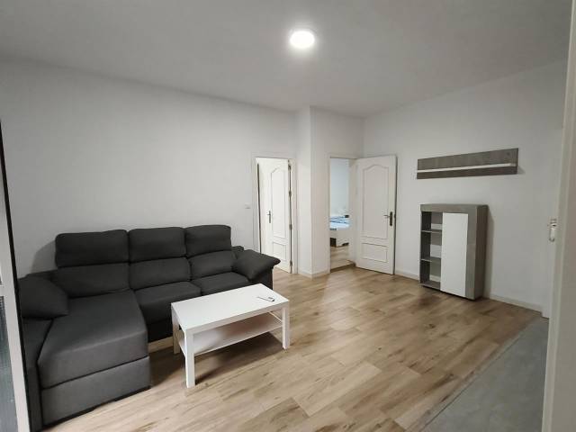 Piso en Alquiler en Distrito Zeta - Recinto Ferial Cortijo de Torres