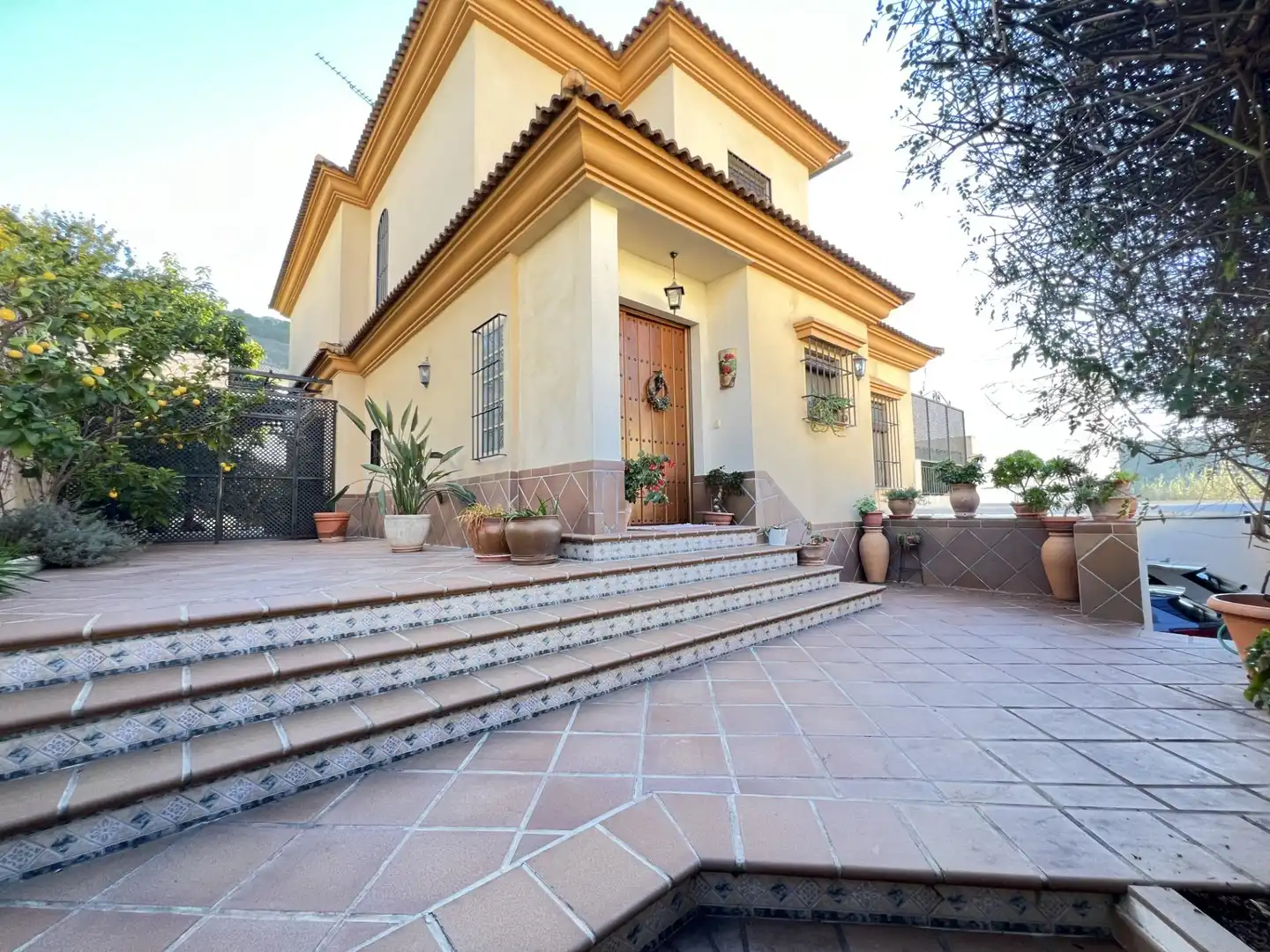 Vista exterior de Casa o xalet en venda en Antequera amb Aire condicionat, Calefacció i Jardí privat