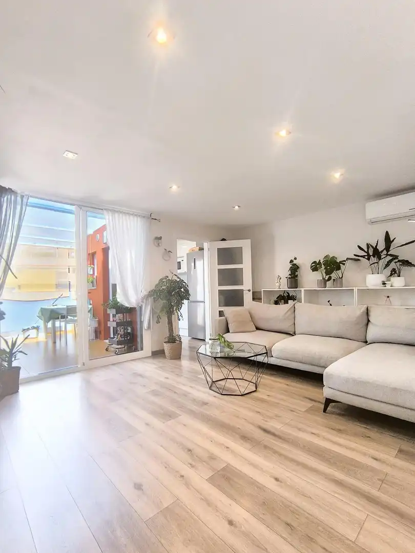 Sala de estar de Ático en venta en Mataró con Parquet, Terraza y Piscina
