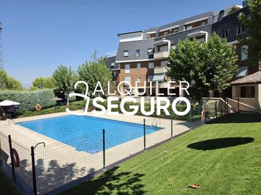 Pis amb piscina de lloguer a Charaima