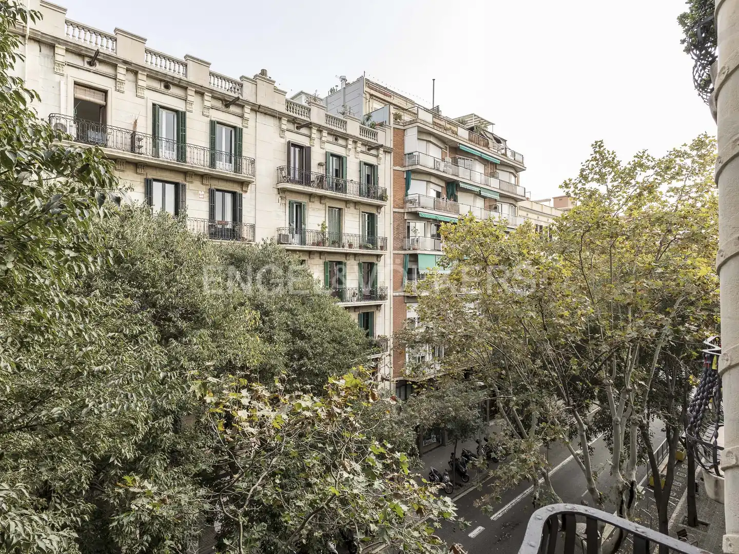 Außenansicht von Wohnung zur Miete in Barcelona mit Klimaanlage, Heizung und Parkett