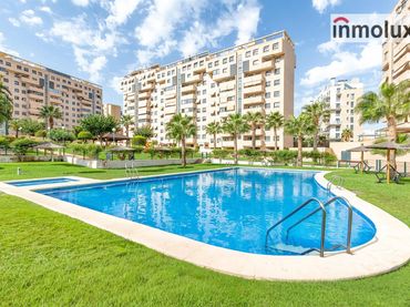 Àtic amb piscina en venda a Calle Tridente