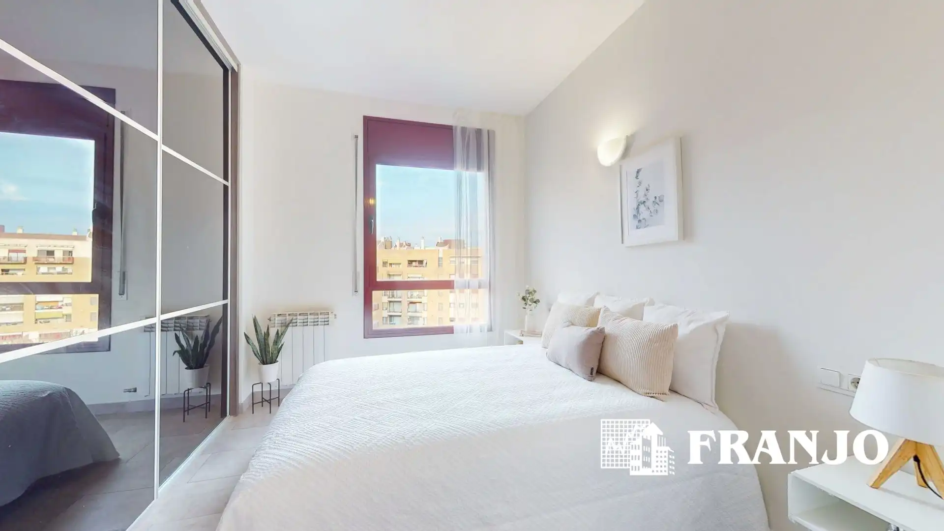 Schlafzimmer von Dachboden zum Verkauf in Sabadell mit Heizung, Terrasse und Schwimmbad