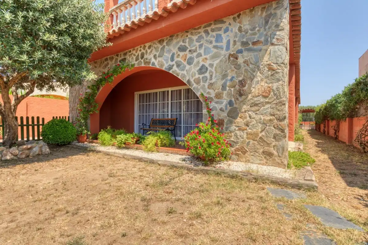 Garden of Houses for sale in Llers  with Air Conditioner, Heating and Private garden