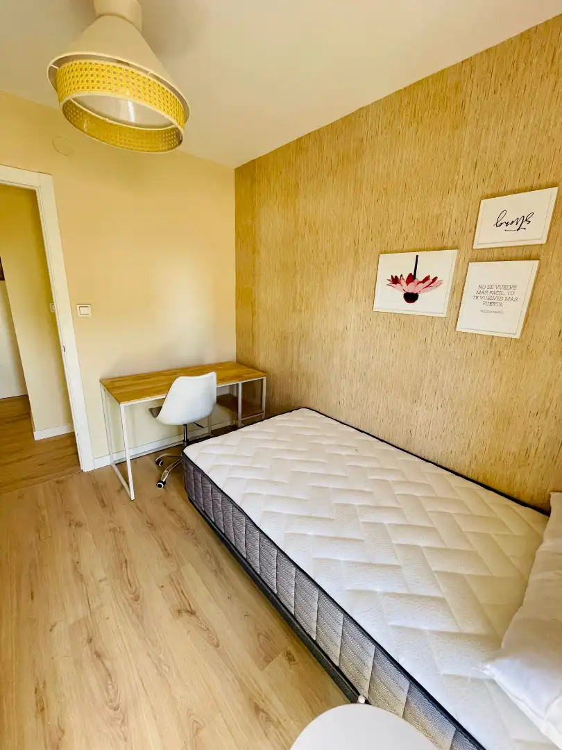 Bedroom of Flat for rent in Granada  with Air Conditioner, Heating and Parquet flooring