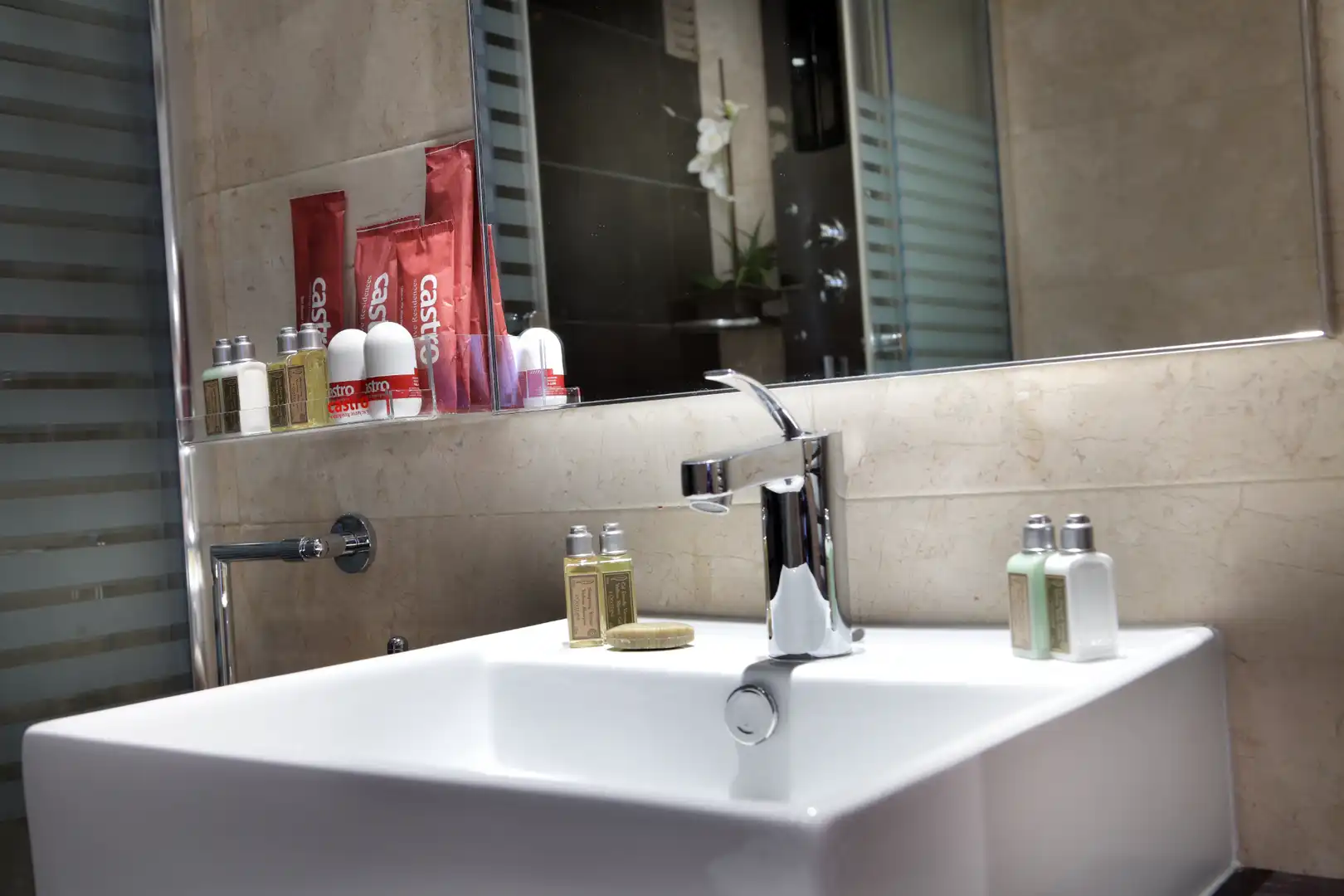 Badezimmer von Wohnung zum Verkauf in Barcelona mit Klimaanlage, Heizung und Parkett