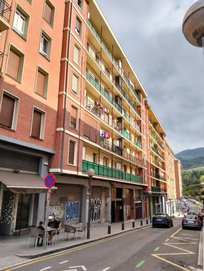 Vista exterior de Pis en venda en Bilbao  amb Calefacció, Moblat i Forn