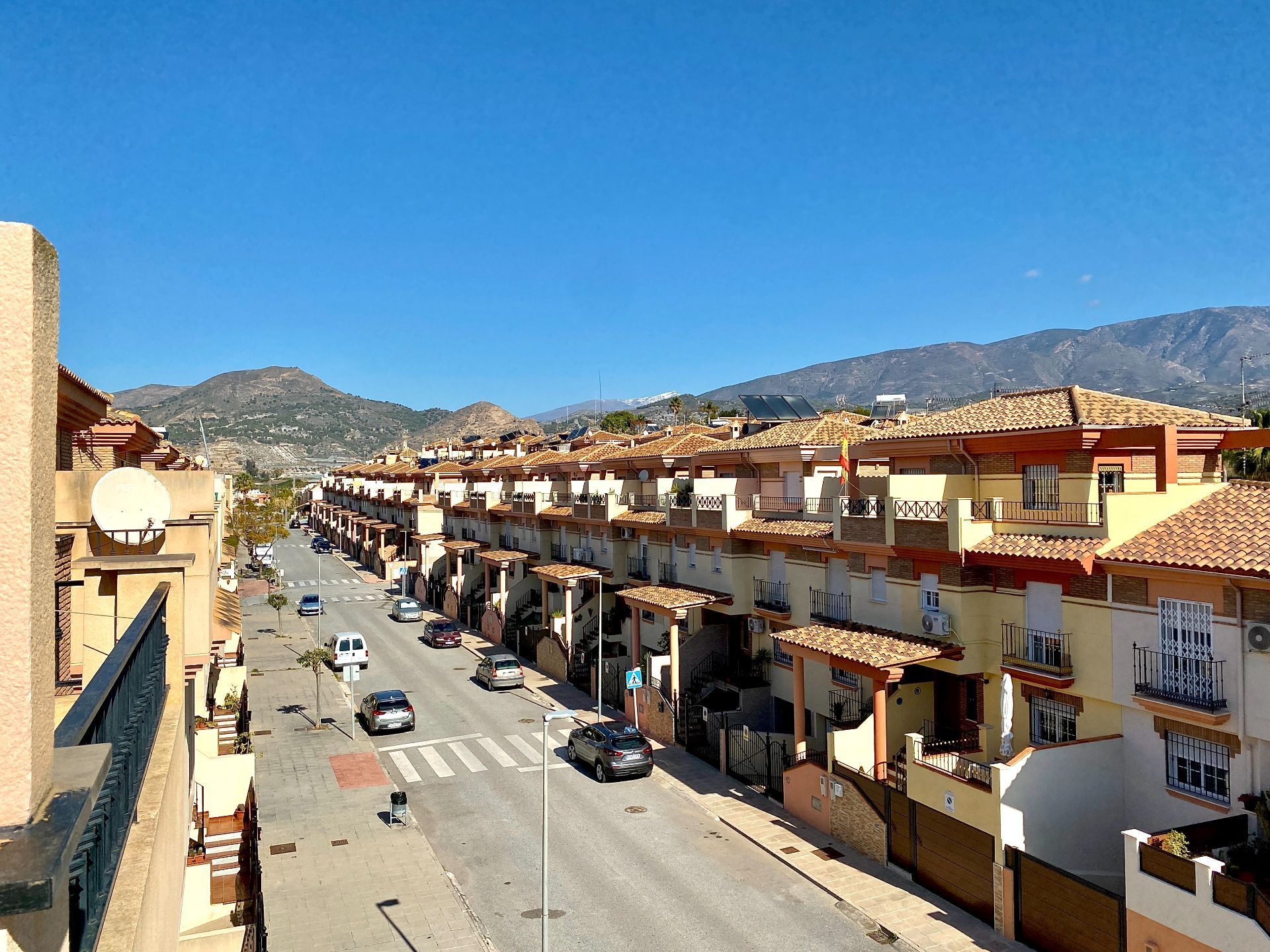 Vista exterior de Casa adosada en venda en Motril amb Aire condicionat, Calefacció i Terrassa