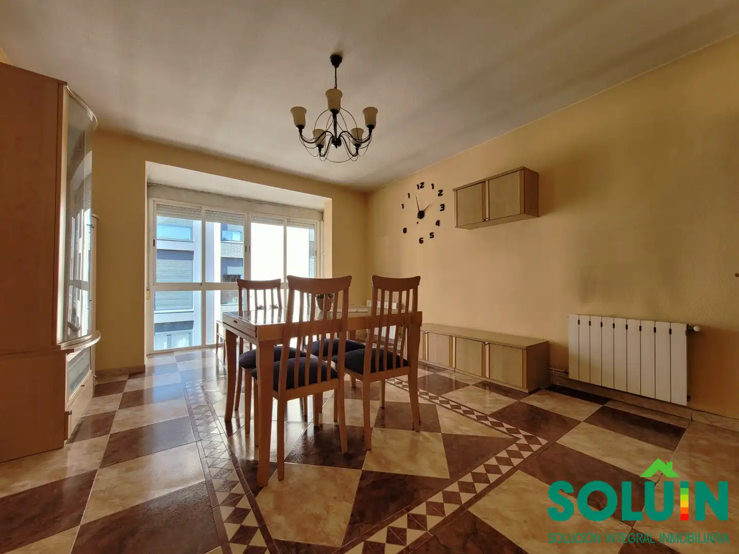 Comedor de Piso en venta en Fuenlabrada con Calefacción, Trastero y Horno