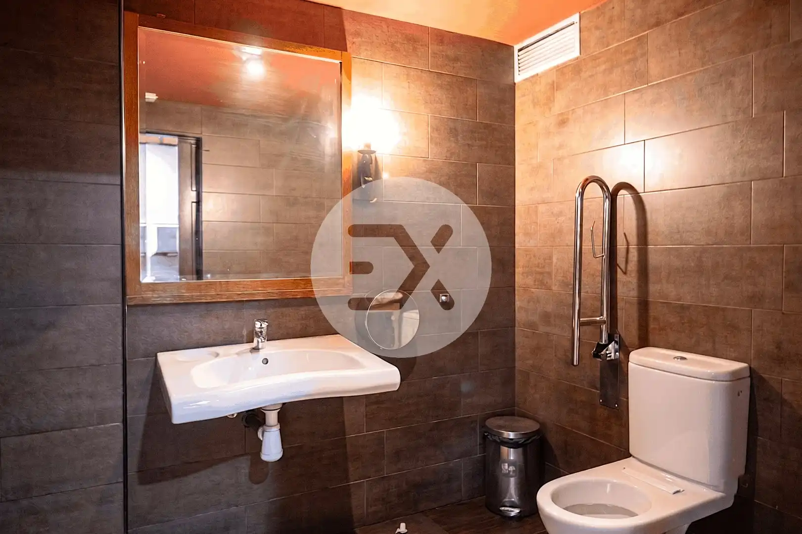 Baño de Local en traspaso en Sitges con Aire acondicionado, Terraza y Amueblado