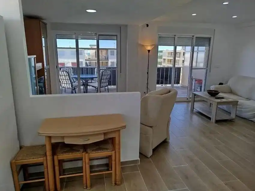 Sala de estar de Apartamento en venta en Tavernes de la Valldigna con Terraza y Amueblado