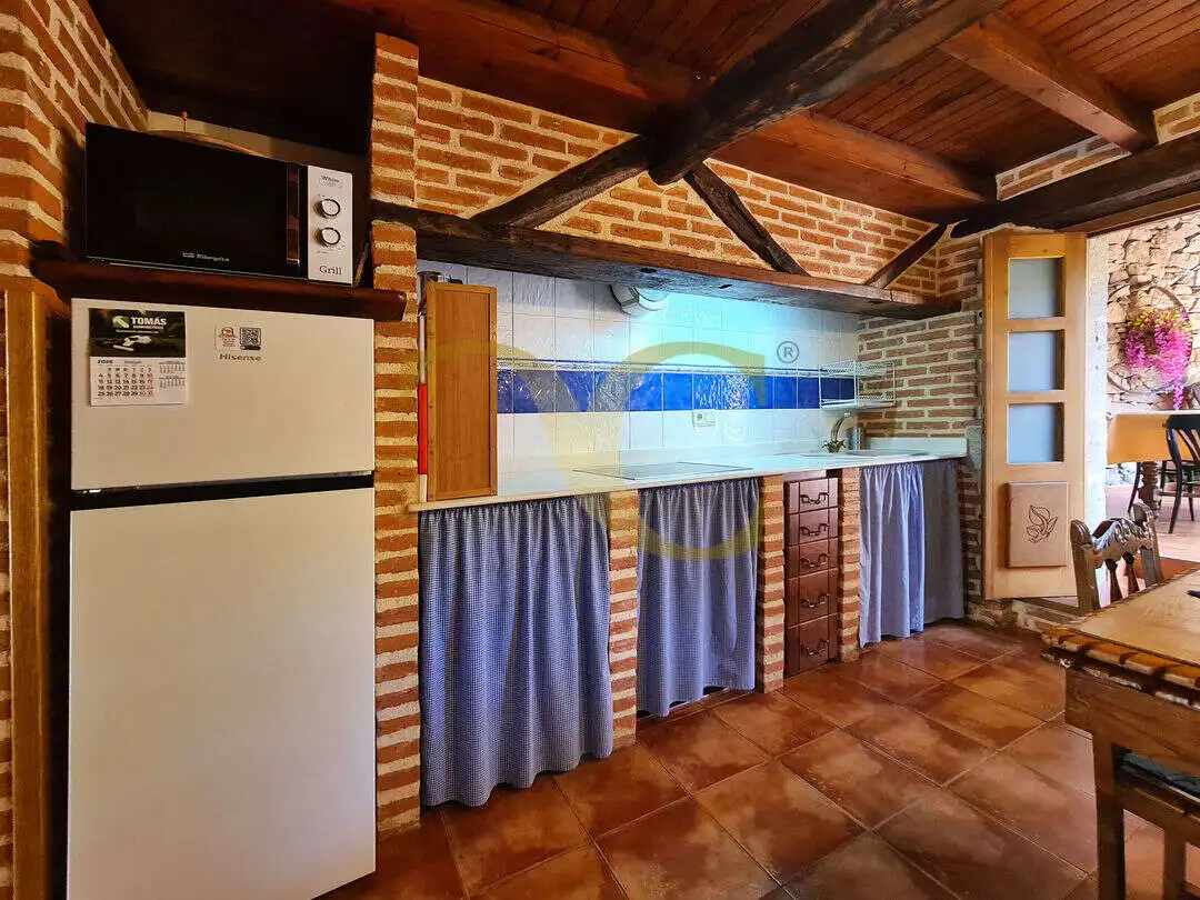 Cuina de Casa o xalet en venda en Peñamellera Alta amb Calefacció, Jardí privat i Terrassa