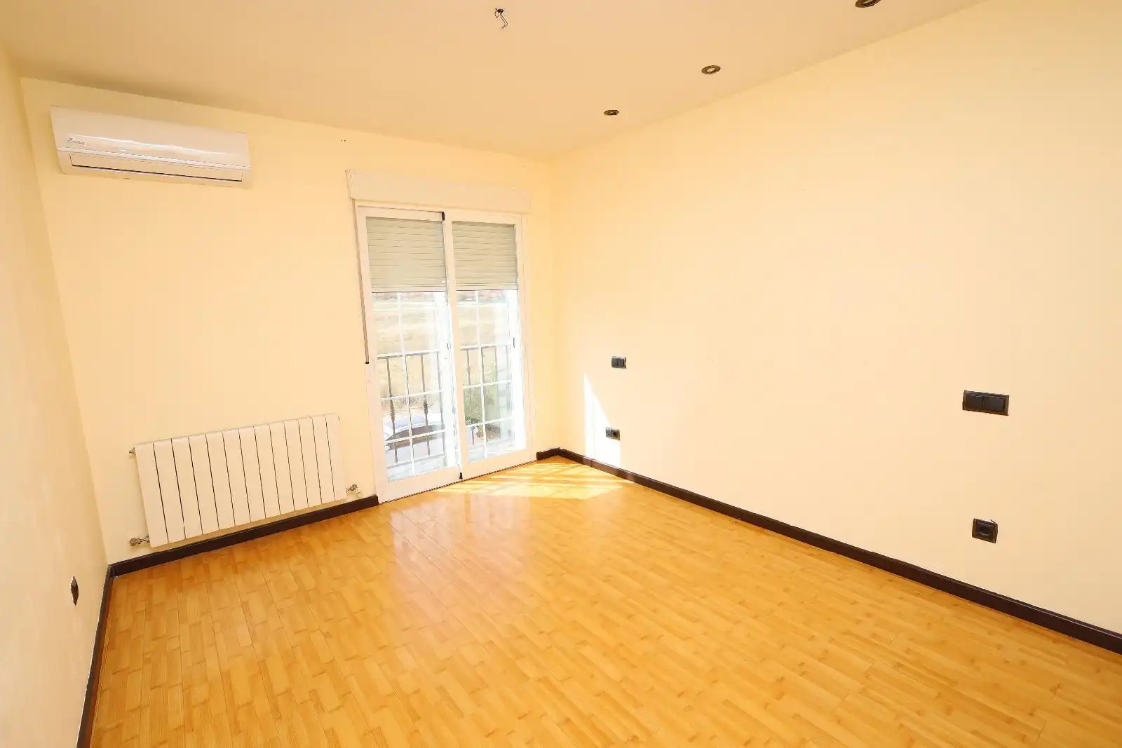 Bedroom of Detached homes for sale in Las Ventas de Retamosa  with Air Conditioner, Heating and Private garden