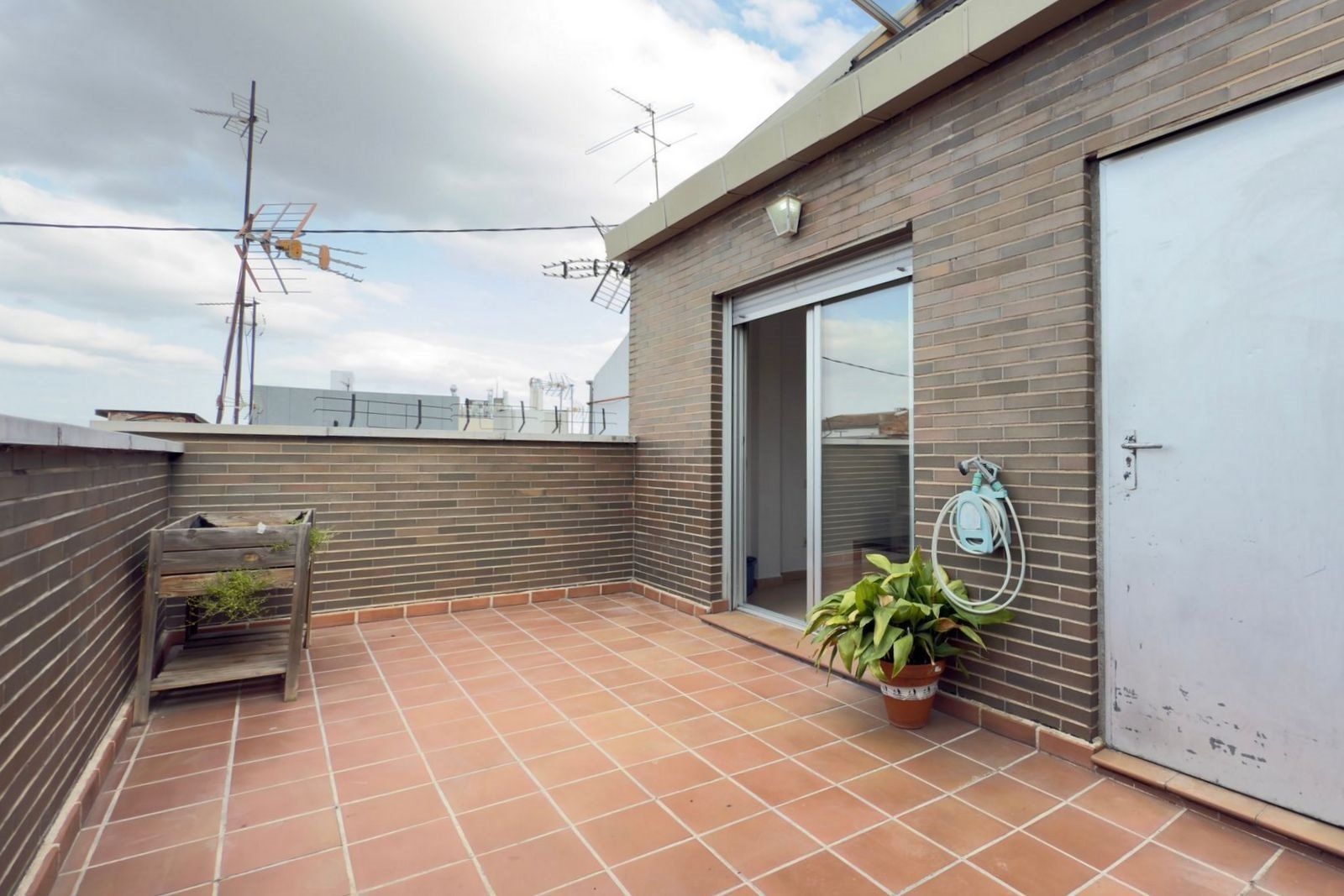 Terrace of Duplex to rent in  Madrid Capital  with Air Conditioner, Heating and Terrace