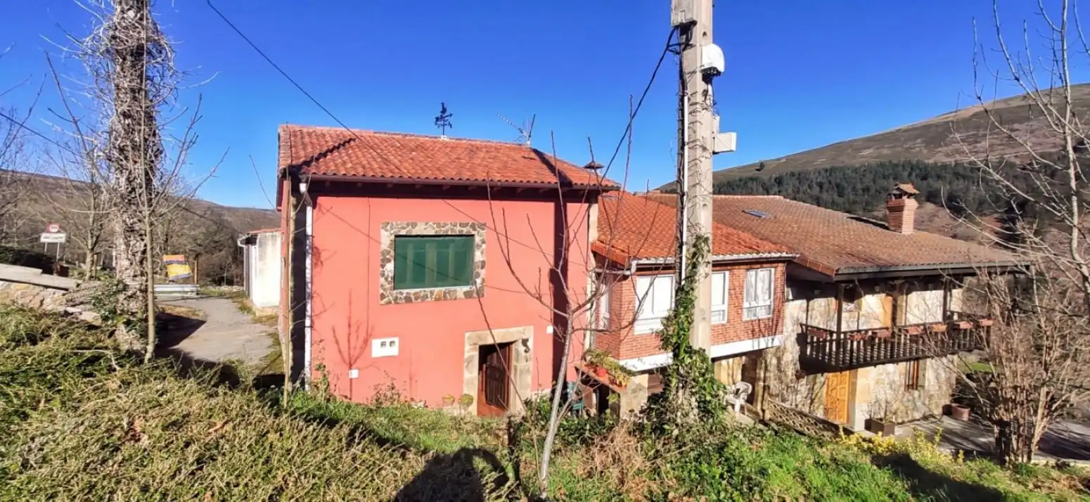Detached homes for sale in San Miguel de Luena - Barrio BOLLACIN, Luena
