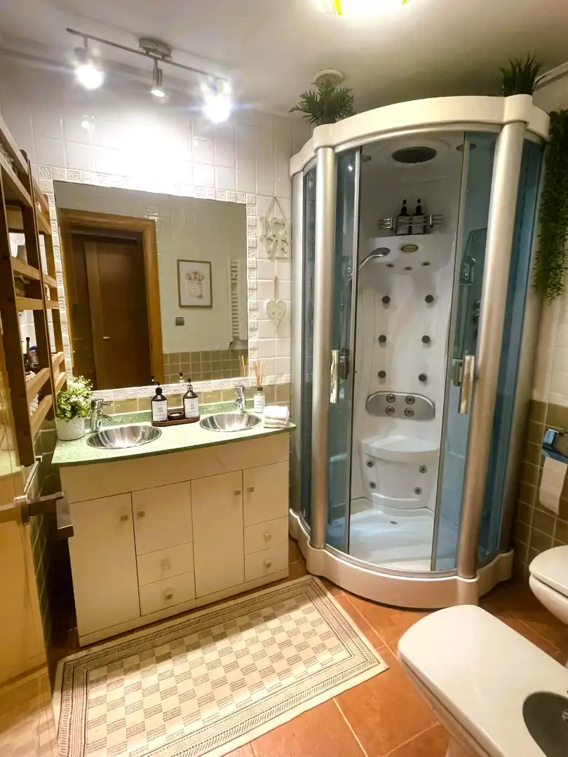 Bathroom of Flat for sale in Orihuela  with Air Conditioner, Heating and Terrace