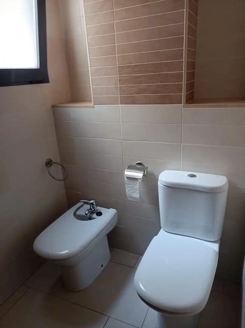 Badezimmer von Wohnung zur Miete in Elche / Elx mit Klimaanlage und Möbliert