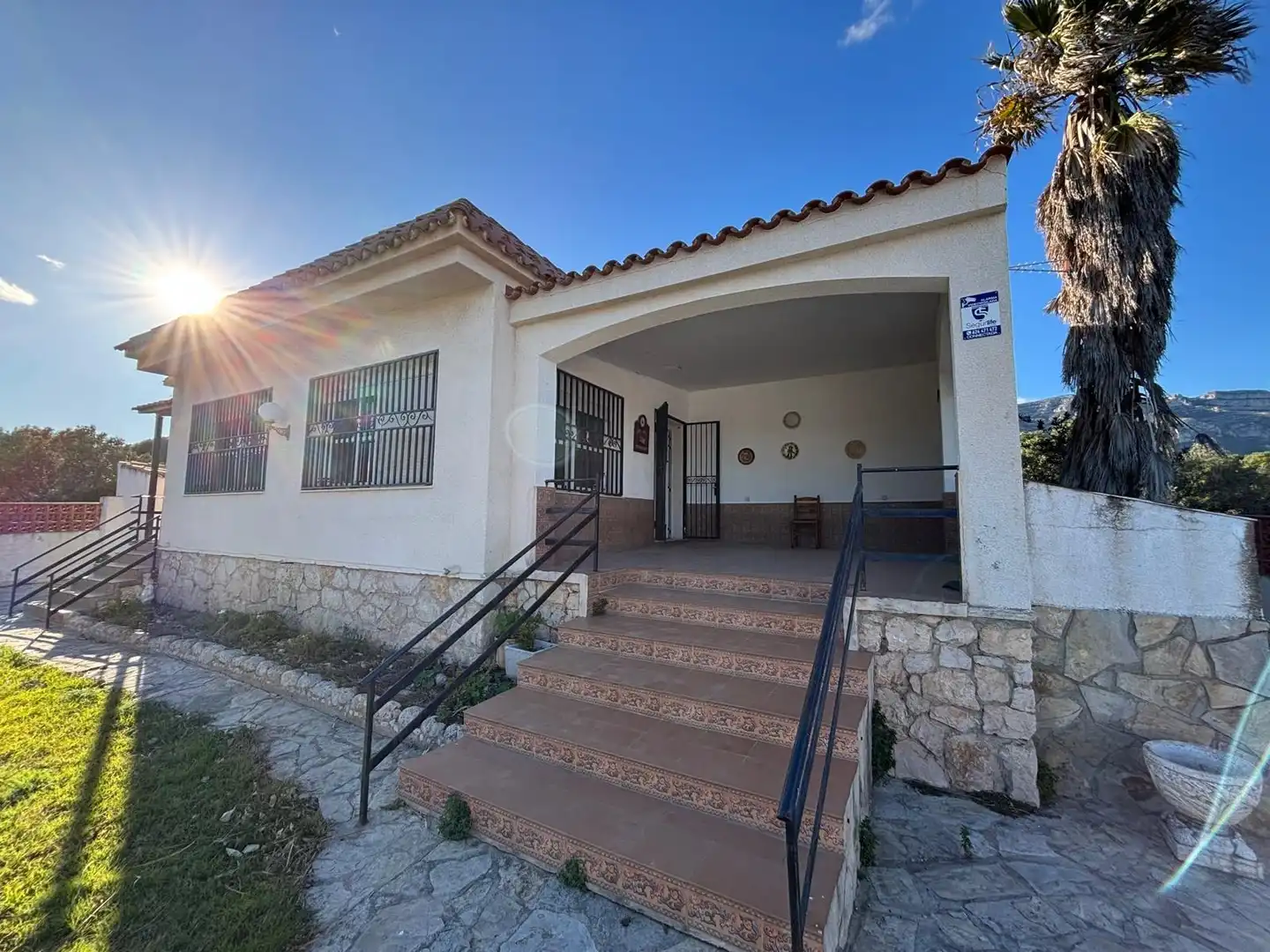 Vista exterior de Casa o xalet en venda en Alcanar amb Jardí privat, Traster i Piscina