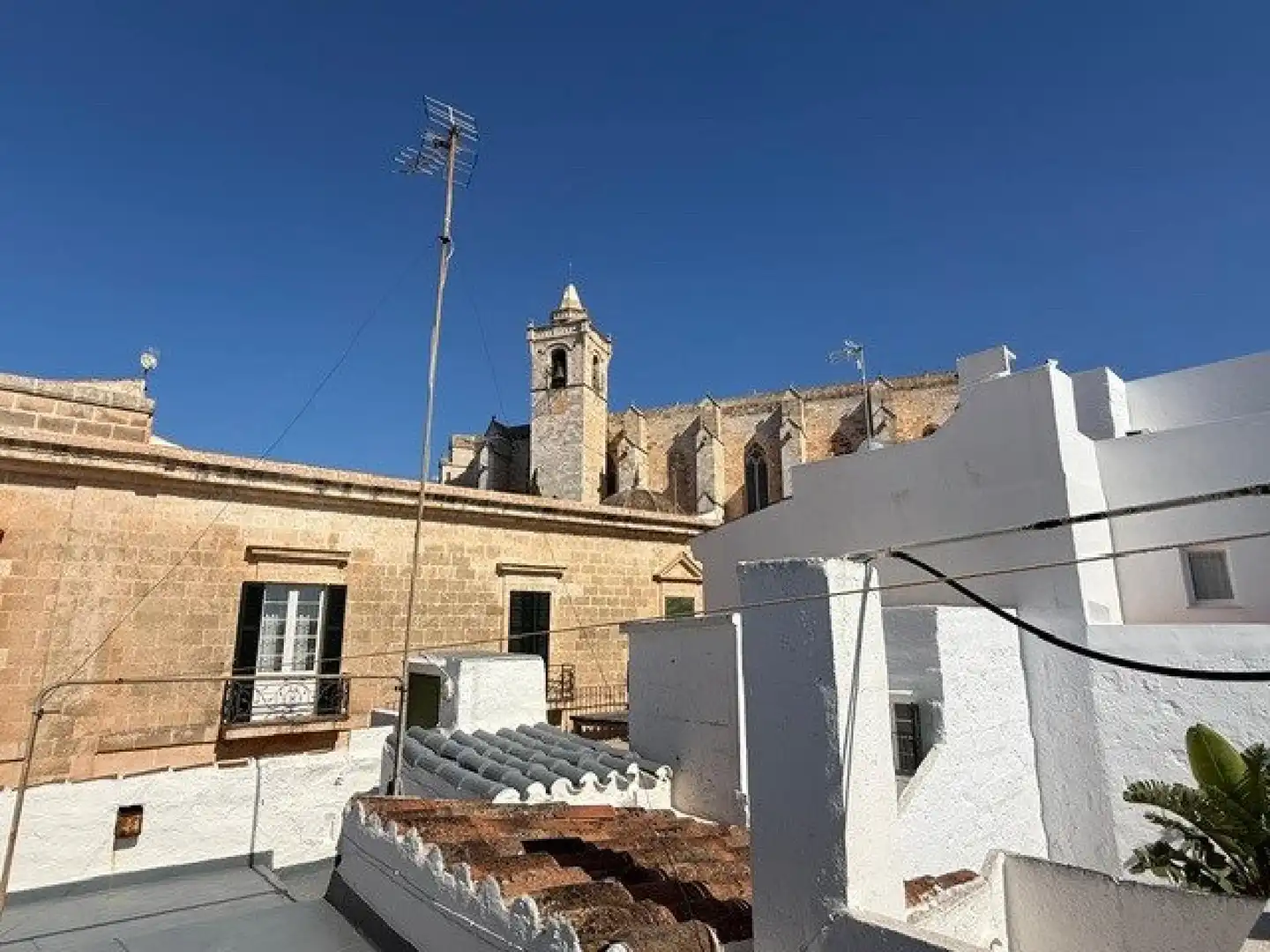 Vista exterior de Casa adosada en venda en Ciutadella de Menorca amb Terrassa