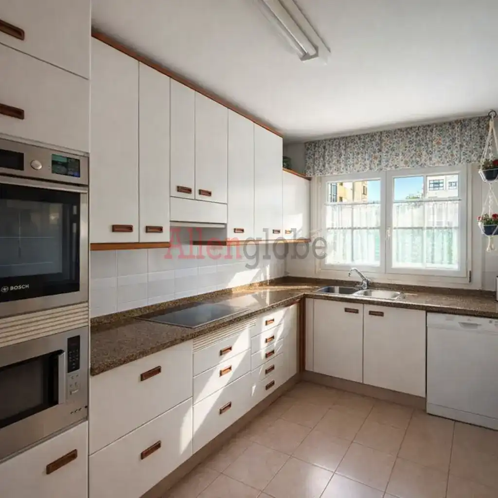 Cocina de Casa o chalet en venta en Llanera con Calefacción, Jardín privado y Terraza