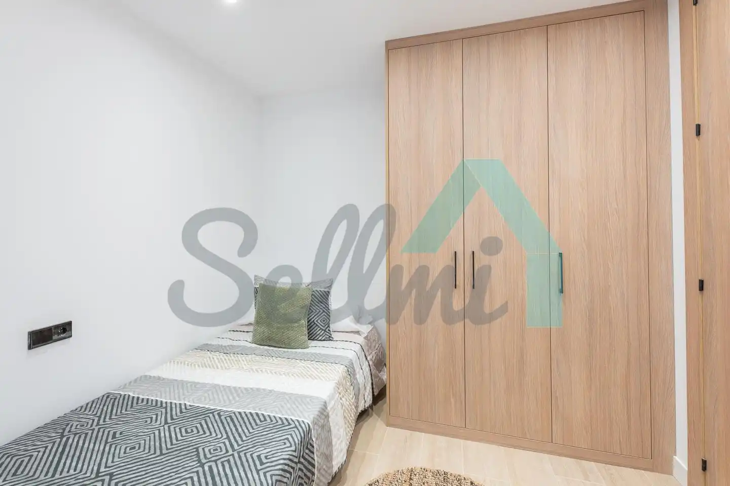 Flat for rent in Calle Real Oviedo, Masip