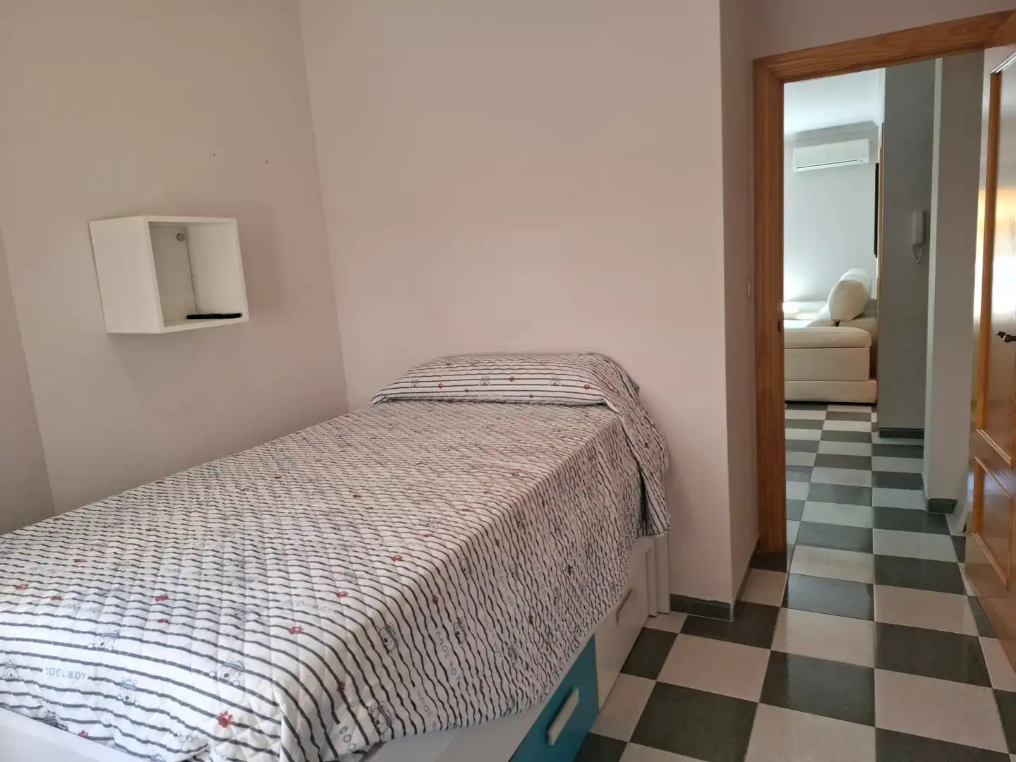 Habitación de Piso en venta en Torrenueva Costa con Amueblado y Balcón
