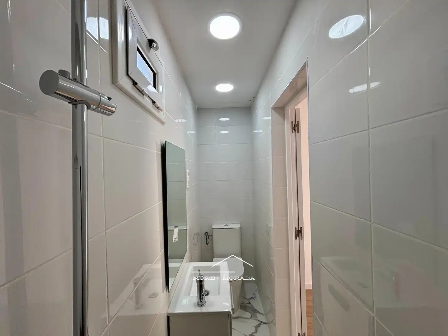 Bathroom of Flat for sale in Barcelona  with Parquet flooring and Terrace