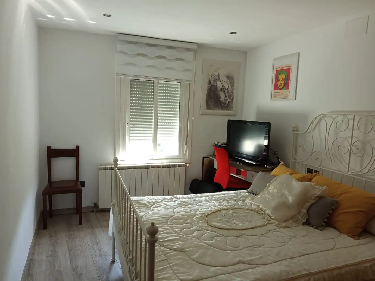 Dormitori de Casa o xalet en venda en Ourense Capital  amb Aire condicionat, Calefacció i Jardí privat