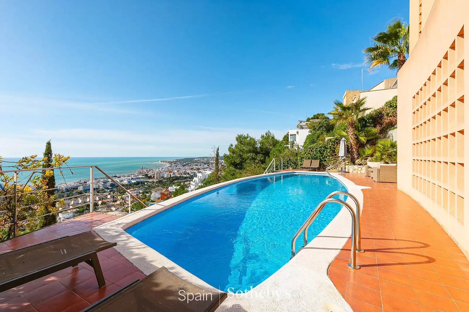 Piscina de Casa o xalet en venda en Sitges amb Aire condicionat, Calefacció i Jardí privat
