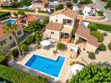 Casa amb piscina en venda a Platja de Mont-roig
