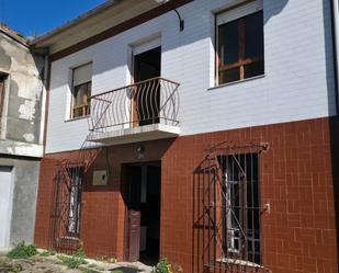 Vista exterior de Casa o xalet en venda en Santa Cruz de Bezana amb Calefacció i Jardí privat
