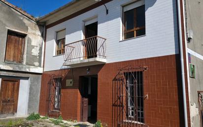 Vista exterior de Casa o xalet en venda en Santa Cruz de Bezana amb Calefacció i Jardí privat