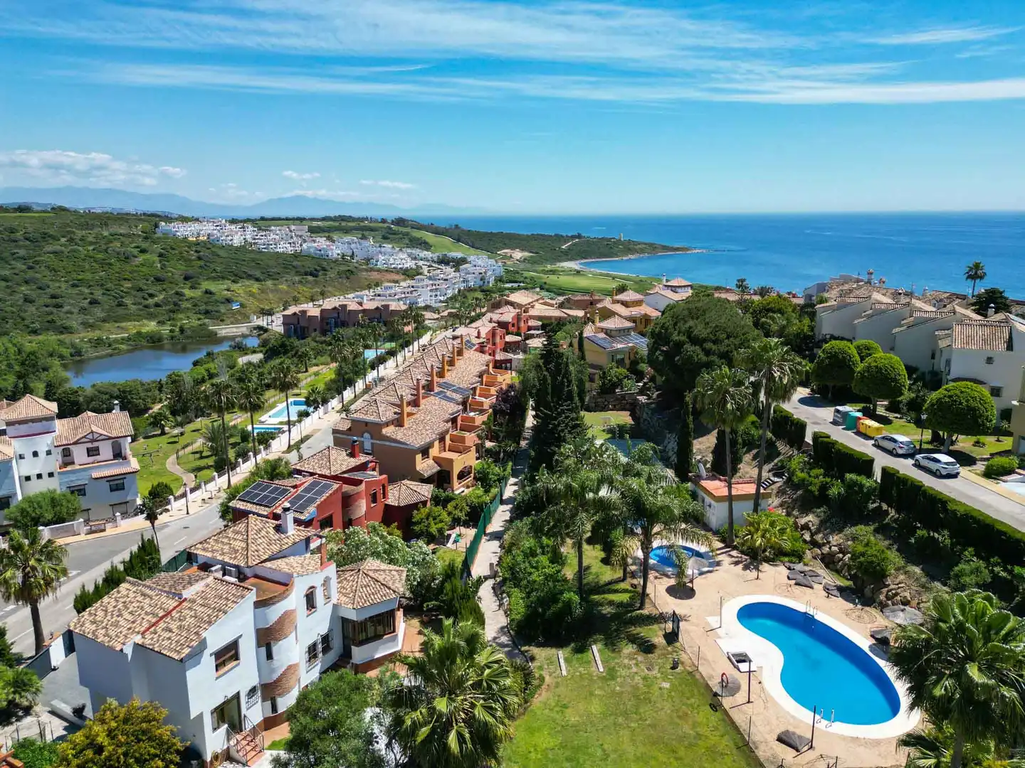 Adossat amb piscina en venda a La Alcaidesa, imagen 3
