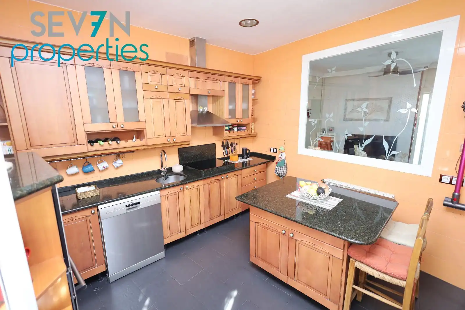 Cocina de Casa adosada en venta en Novés con Calefacción, Jardín privado y Horno