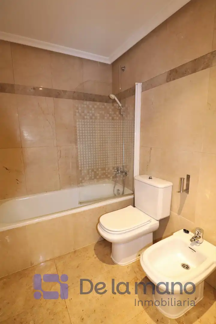 Baño de Piso de alquiler en Madrid con Calefacción y Parquet