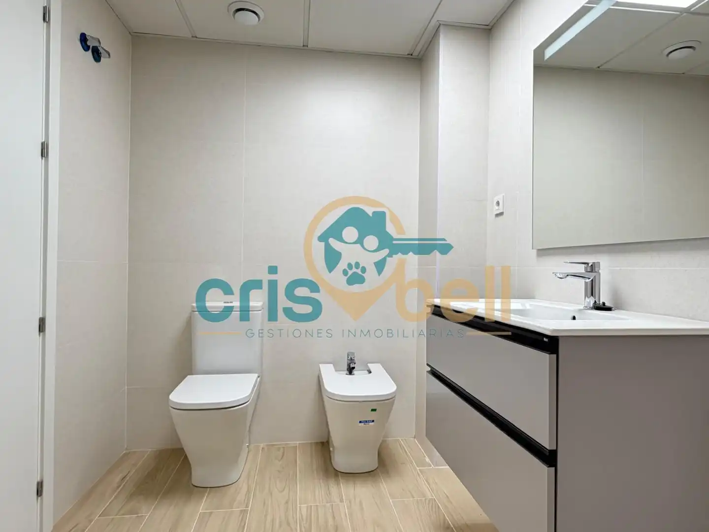 Baño de Piso en venta en Lorca con Aire acondicionado, Calefacción y Jardín privado
