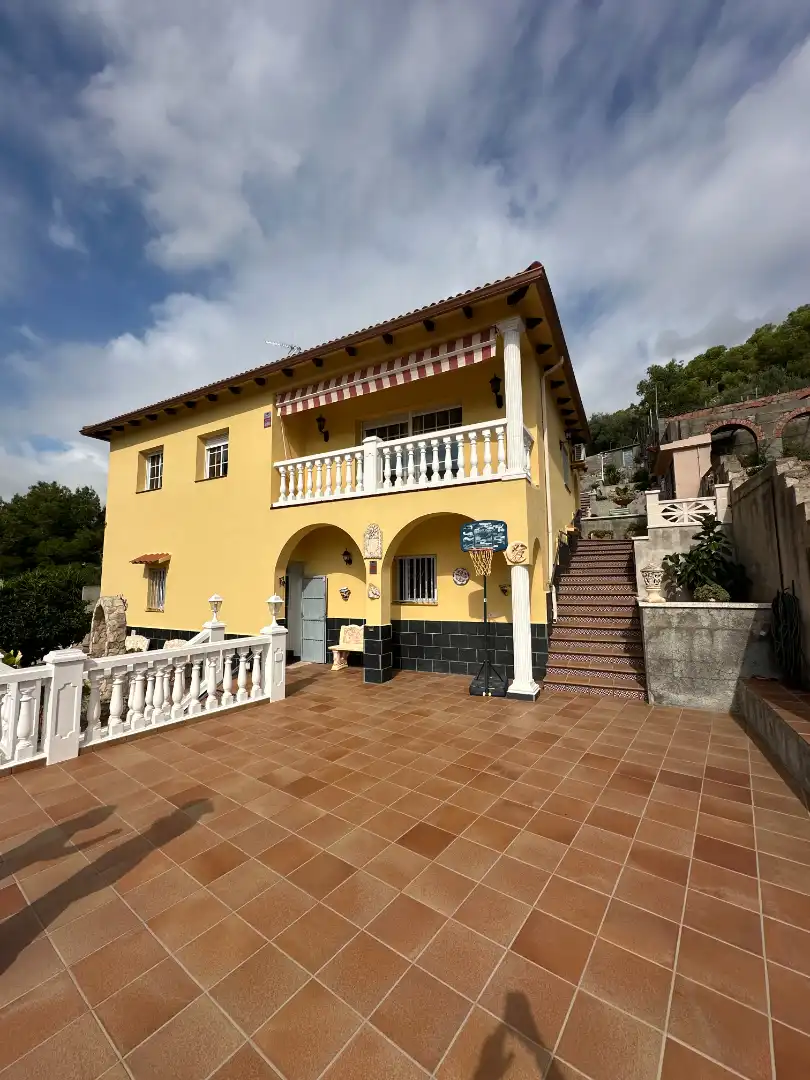 Vista exterior de Casa o chalet en venta en Castellet i la Gornal con Aire acondicionado, Calefacción y Jardín privado