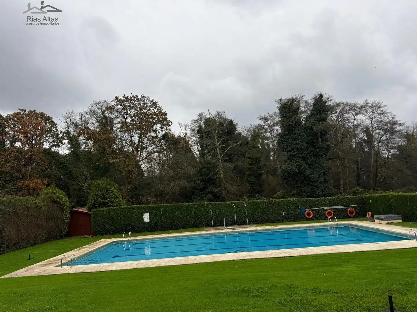 Piscina de Casa o chalet en venta en Oleiros con Calefacción, Jardín privado y Trastero