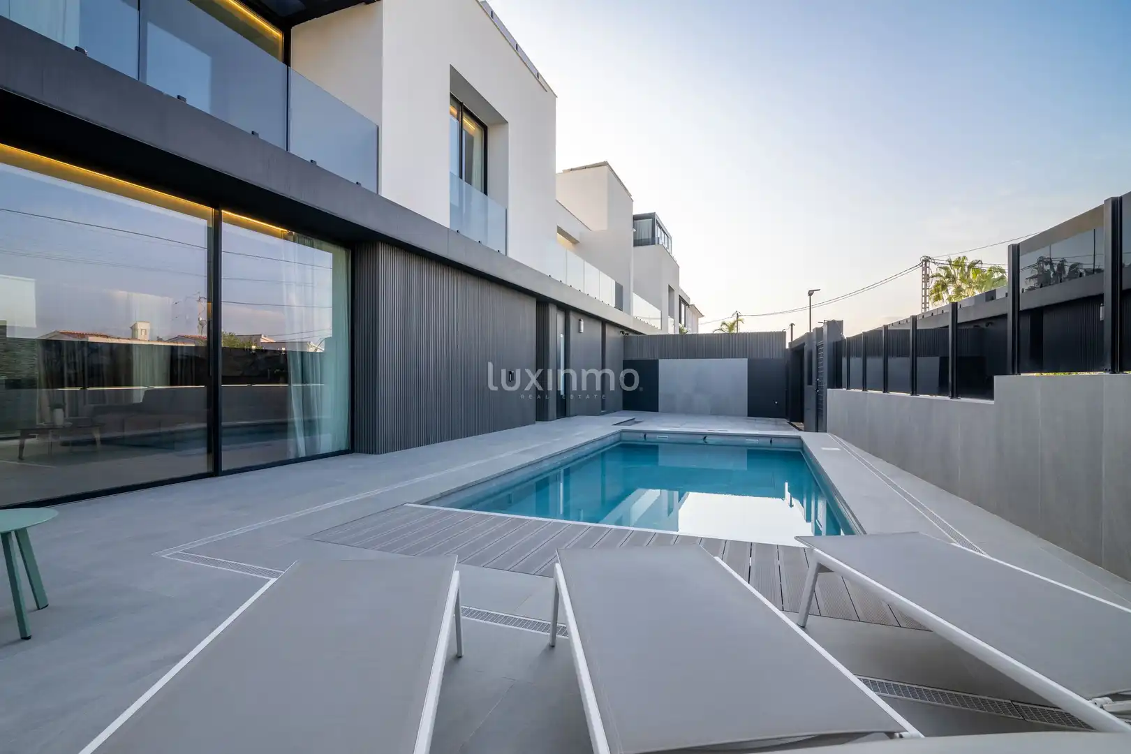 Casa aparellada amb terrassa en venda a L'Albir