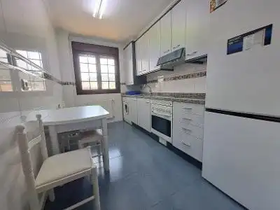 Küche von Wohnung zur Miete in Oviedo  mit Parkett und Möbliert