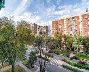 Vista exterior de Pis en venda en  Madrid Capital amb Calefacció i Terrassa