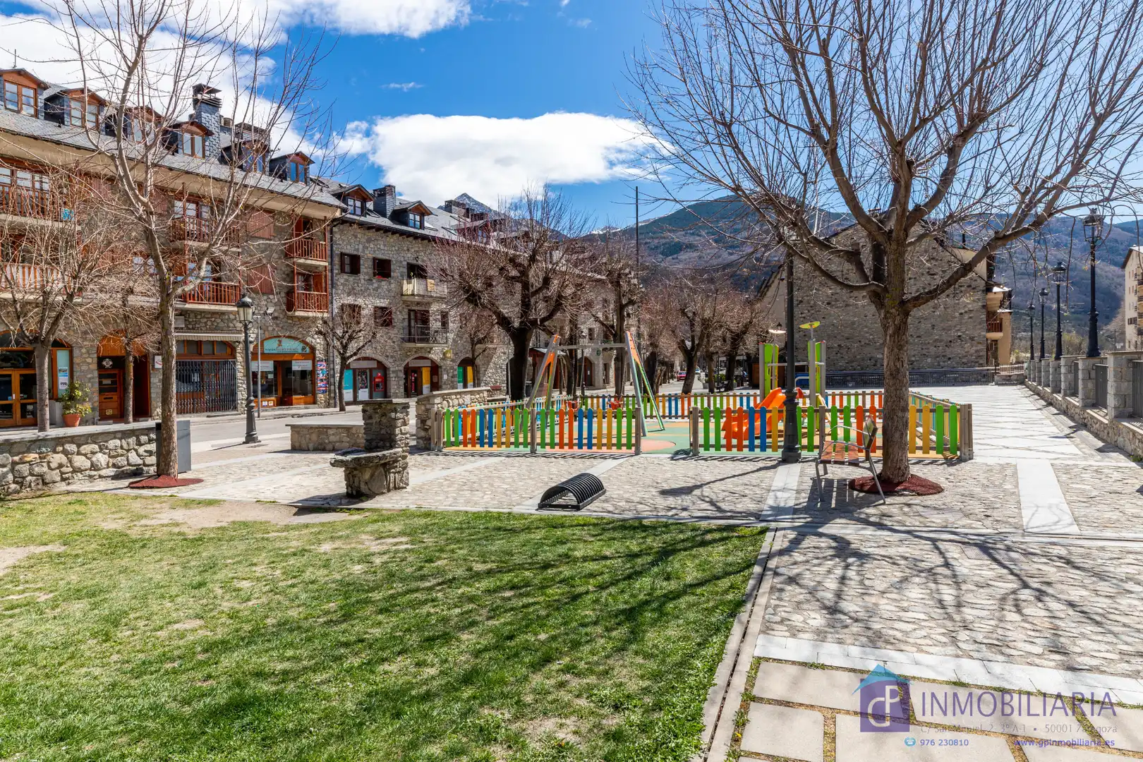Außenansicht von Wohnung zum Verkauf in Benasque mit Heizung, Parkett und Terrasse