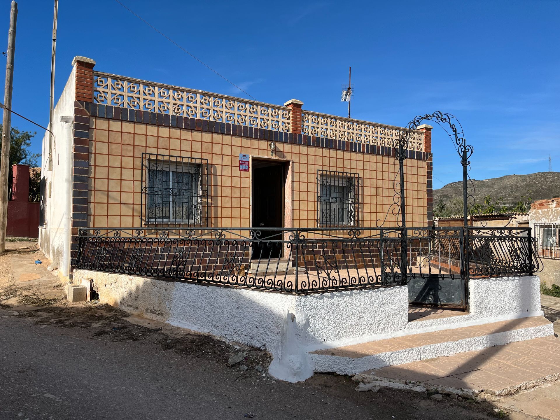 Vista exterior de Casa o xalet en venda en Cartagena amb Moblat