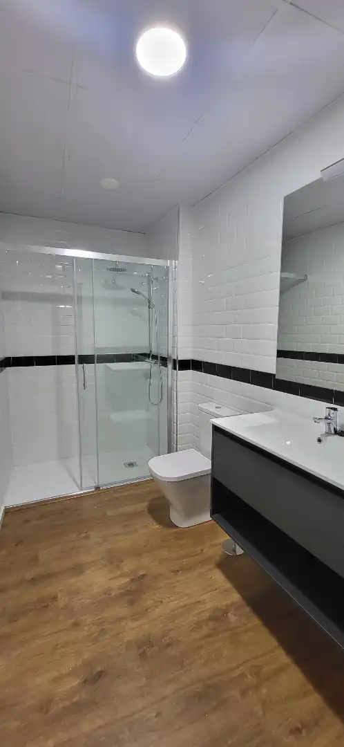 Bathroom of Flat for sale in Plasencia  with Air Conditioner, Heating and Parquet flooring