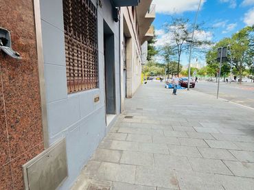 Local comercial en alquiler en Avinguda de Sant Ramon Nonat