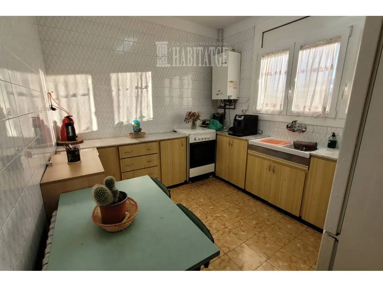 Cocina de Piso en venta en Torelló con Calefacción, Trastero y Balcón