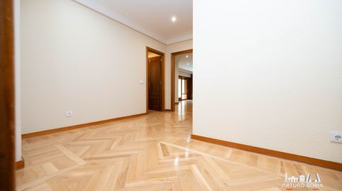 Foto 3 de Piso de alquiler en Pasaje de Caleruega, Costillares, Madrid Capital
