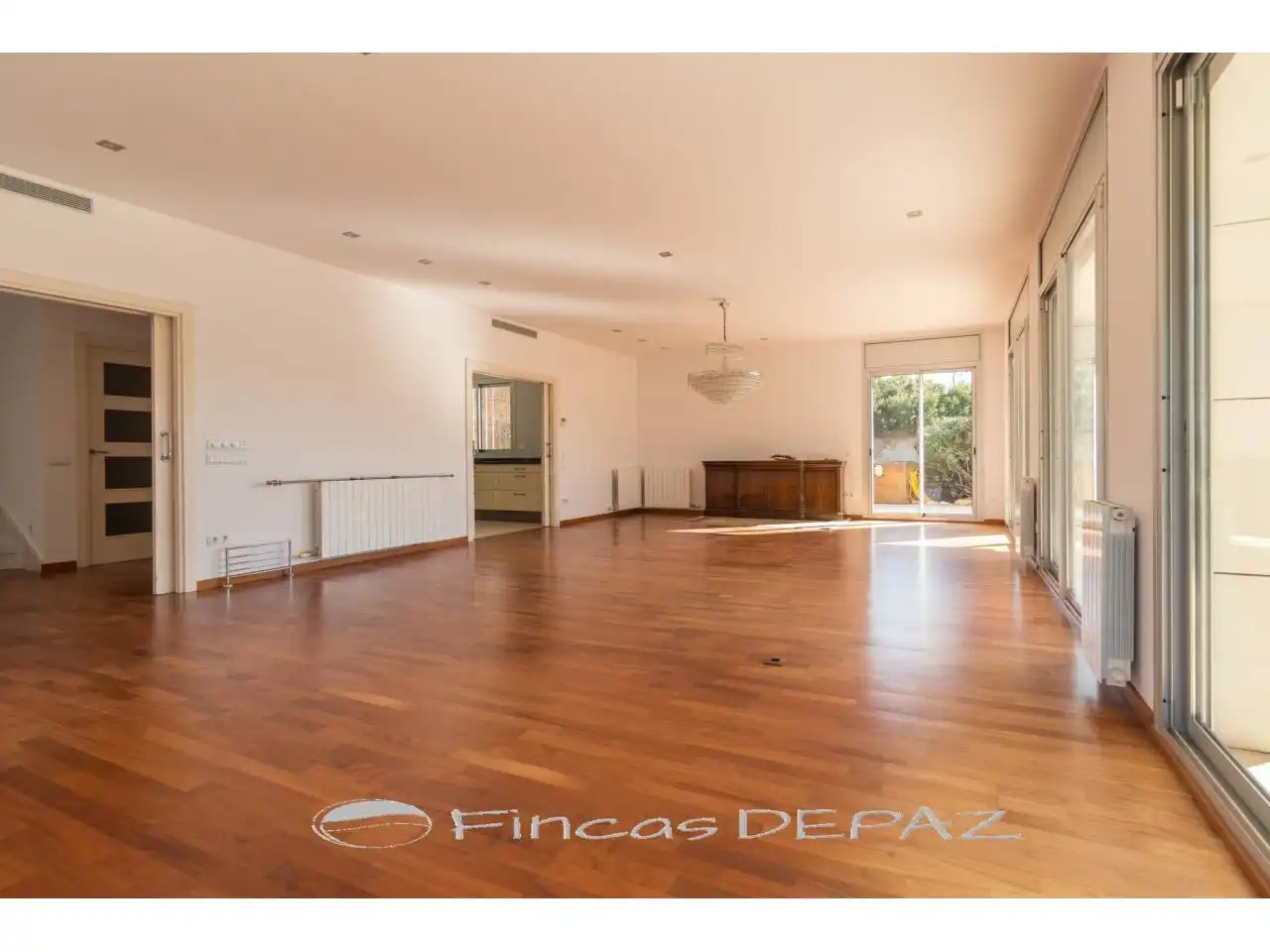 Sala d'estar de Casa o xalet en venda en Castelldefels amb Aire condicionat, Calefacció i Jardí privat