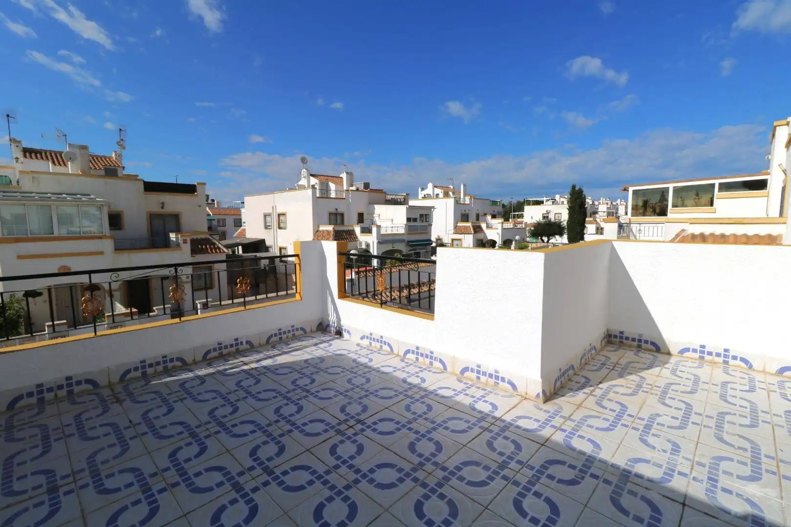 Terraza de Piso en venta en Torrevieja con Jardín privado, Amueblado y Piscina comunitaria
